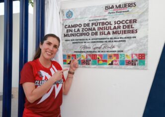 Atenea inaugura nueva cancha de fútbol soccer en Isla Mujeres
