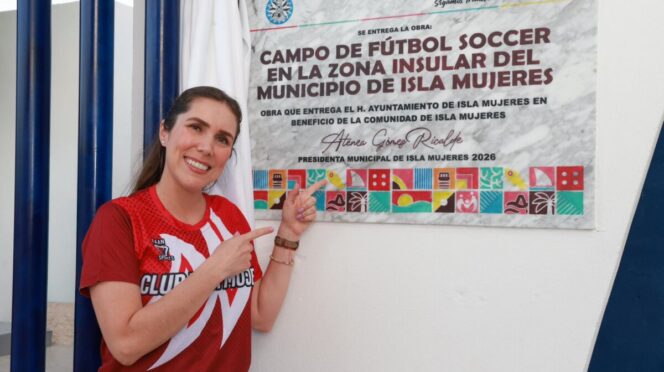 Atenea inaugura nueva cancha de fútbol soccer en Isla Mujeres
