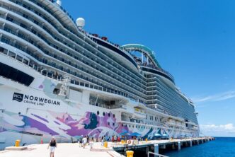 Chacón fortalece la llegada de cruceros con el arribo inaugural del Norwegian Luna en Cozumel