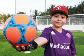 Deportistas isleños agradecen el impulso al deporte con la nueva cancha de fútbol soccer.