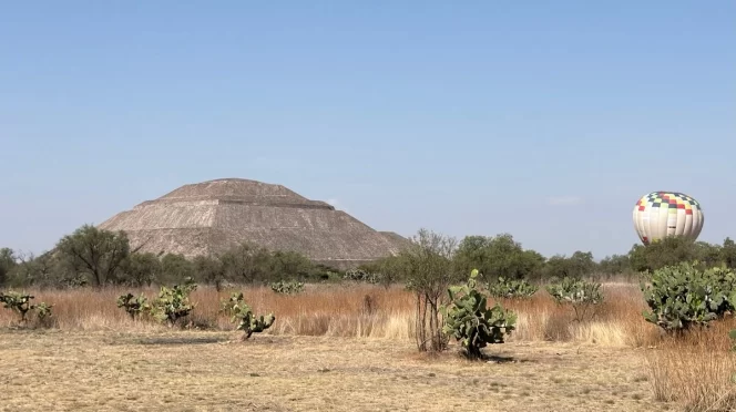 Aterrizaje de emergencia de globo en Teotihuacán: artefacto cae cerca de la Pirámide del Sol