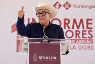 Rocha entrega apoyos a ganaderos de Sinaloa por 10 millones de pesos