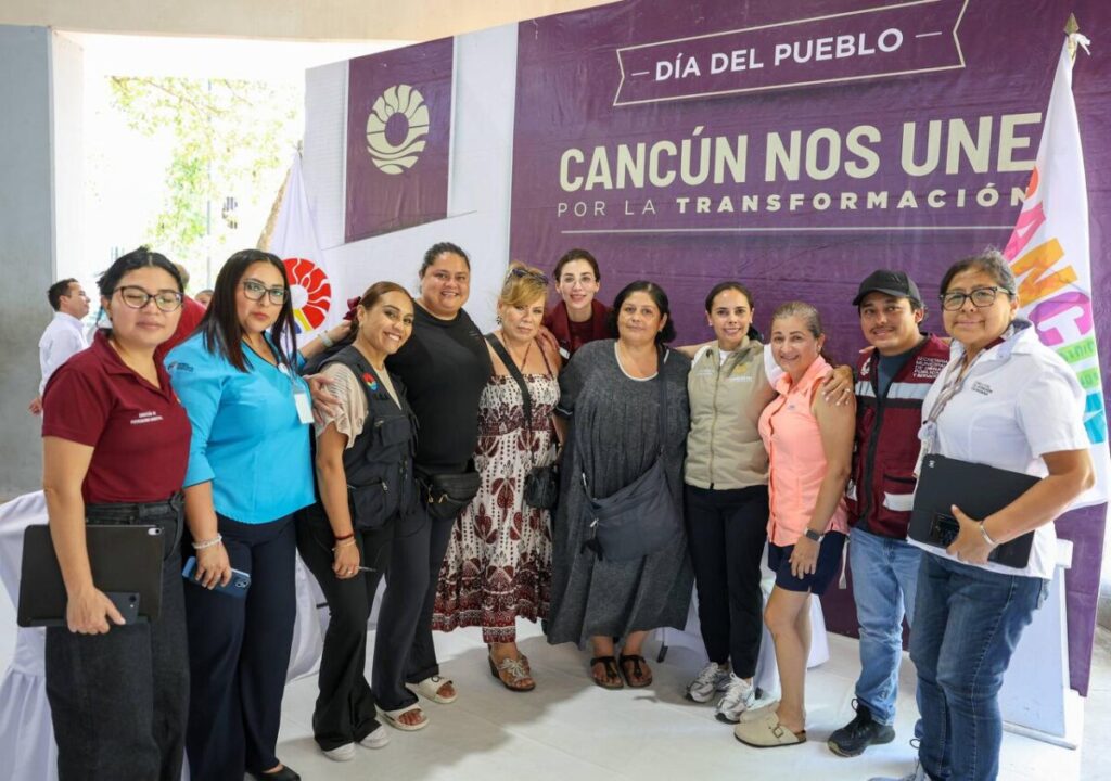 Lleva Ana Paty Peralta servicios y descuentos a familias de la Sm 259