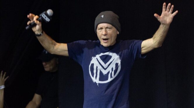 Bruce Dickinson critica por grabar conciertos