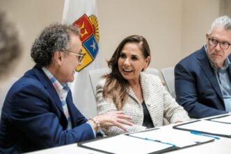 Recibe Mara Lezama carta de intención para explorar hospital de alta especialidad en Cancún