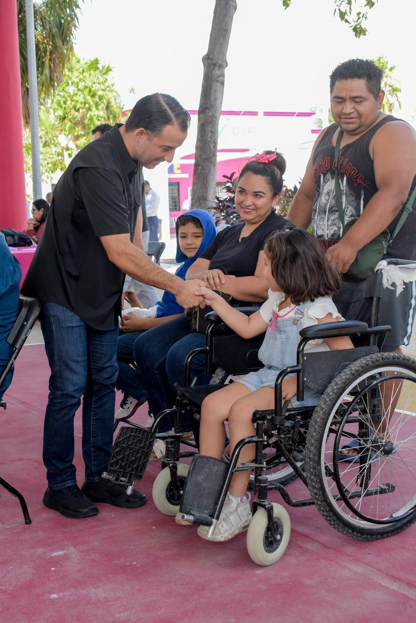 Acompaña Pablo Gutierrez a Mara Lezama en entrega de prótesis queCOMPAÑA PABLO GUTIÉRREZ A MARA LEZAMA EN ENTREGA DE PRÓTESIS QUE TRANSFORMAN VIDAS EN CANCÚN