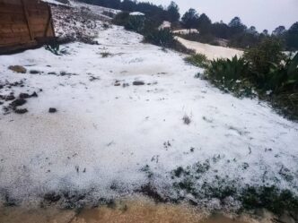 Granizada en Oaxaca cubre de blanco comunidades
