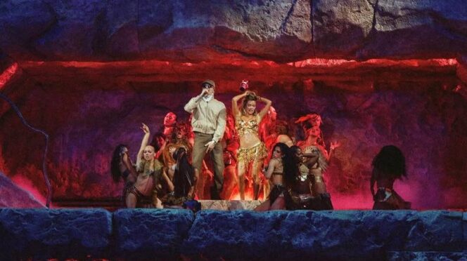 Peso Pluma como invitado de Karol G en Coachella