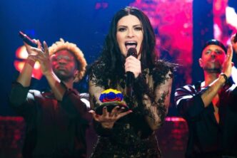 Laura Pausini pide oxígeno en pleno concierto