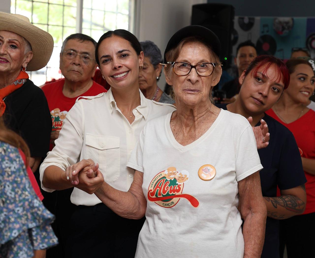 Reinaugura Ana Paty Peralta y Vero Lezama COBUS 510 con “ABUS VIERNESTAR”