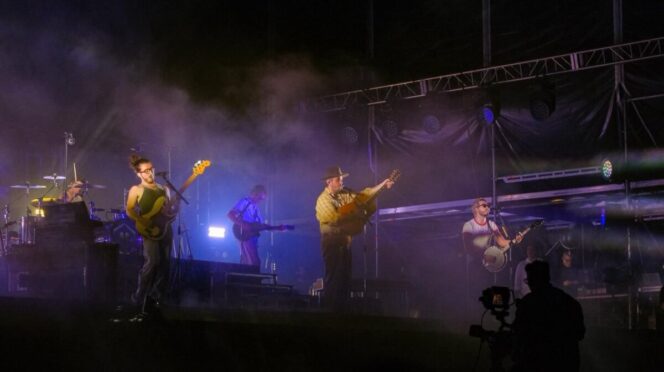 Más de 20 mil espectadores disfrutaron del concierto gratuito de Morat sobre la laguna Nichupté por inauguración del puente