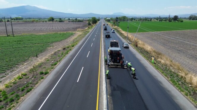 Repara Gobierno de México 5 mil km de la Red Carretera Federal con Trenes de Pavimentación