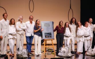 Develan Ana Paty Peralta y Mara Lezama placa conmemorativa de obra “Titizé”