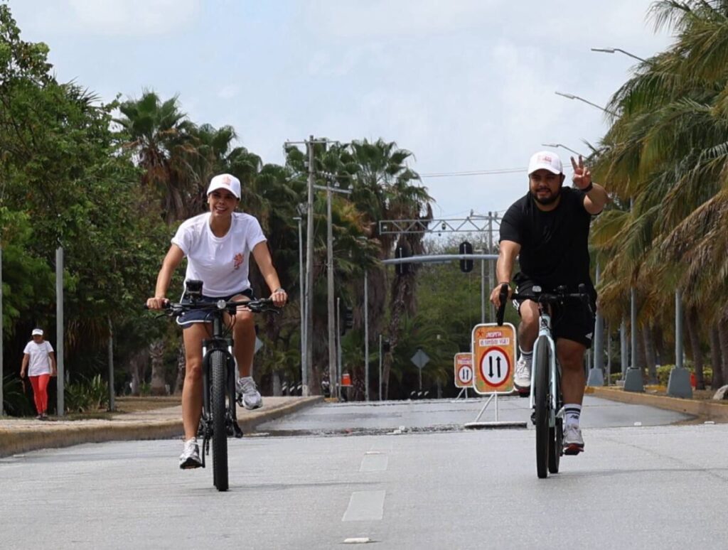 Vive la ciudad emotivo día con el “Paseo Cancunense”