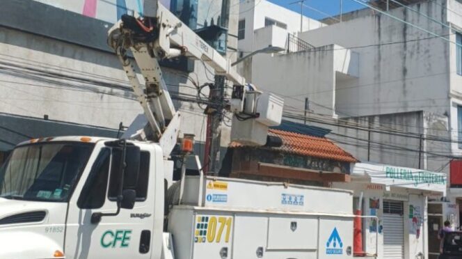 CFE reestablece al 100 por ciento el servicio en Playa del Carmen