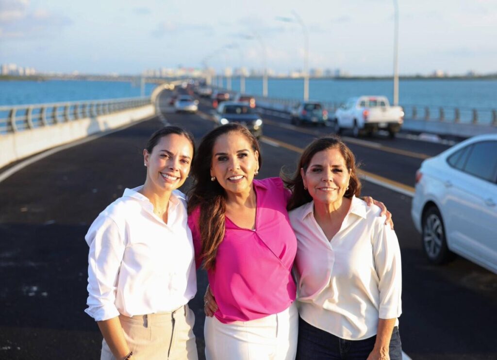 Abren Ana Paty Peralta y Mara Lezama circulación de Puente Vehicular Nichupté