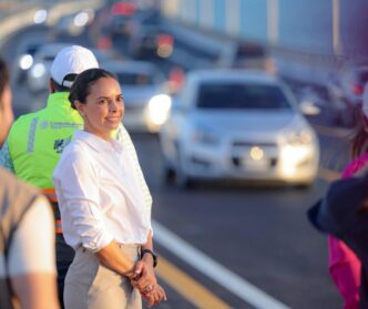 Abren Ana Paty Peralta y Mara Lezama circulación de Puente Vehicular Nichupté