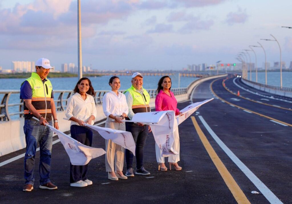 Abren Ana Paty Peralta y Mara Lezama circulación de Puente Vehicular Nichupté