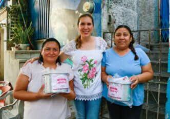 Atenea recorre colonias de Isla Mujeres para celebrar a las mamás con cercanía y trabajo en territorio