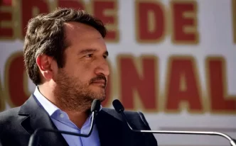 Andrés López Beltrán renuncia a Morena para buscar diputación federal por Tabasco