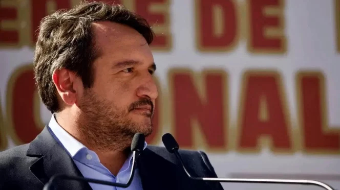 Andrés López Beltrán renuncia a Morena para buscar diputación federal por Tabasco