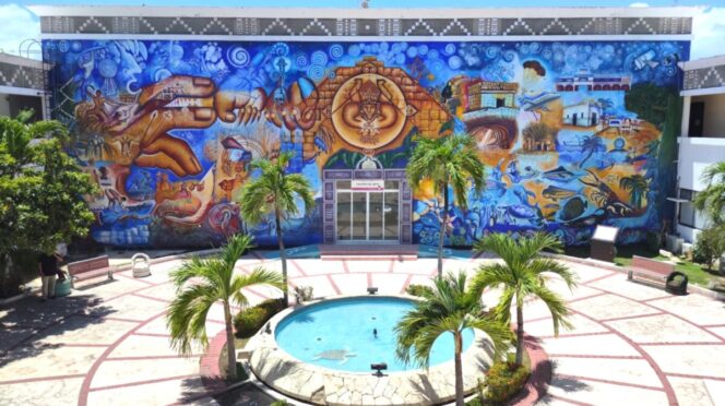 Con el respaldo del gobierno de Estefanía Mercado, “(a) Cortando Bordes” reúne a 39 artistas y 55 “Collages” en la Galería de Arte de Playa del Carmen