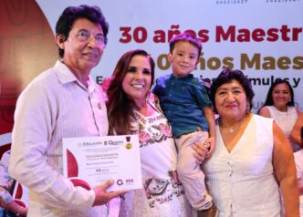 Con entrega de premios y medallas, Mara Lezama reconoce vocación y trayectoria de 366 docentes quintanarroenses