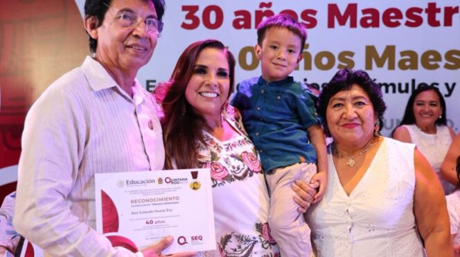 Con entrega de premios y medallas, Mara Lezama reconoce vocación y trayectoria de 366 docentes quintanarroenses