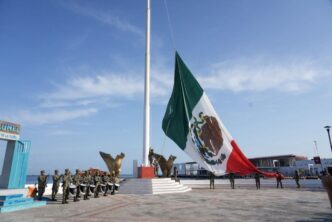 Gobierno Municipal conmemora el CLXIV aniversario de la Batalla de Puebla con izamiento de bandera