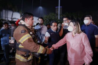 Gobernadora apoya a víctimas tras incendio en Los Mochis