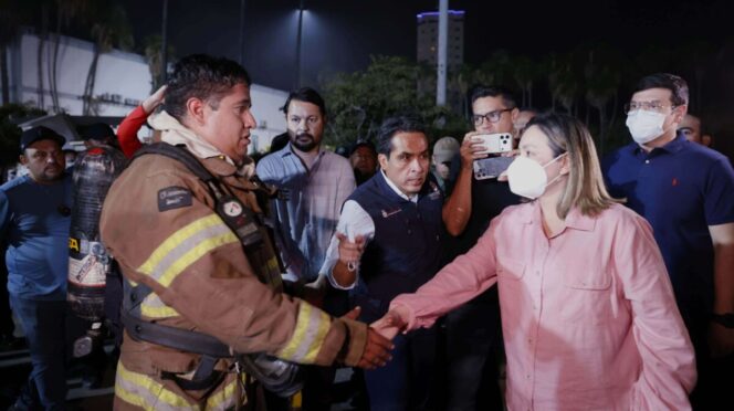 Gobernadora apoya a víctimas tras incendio en Los Mochis