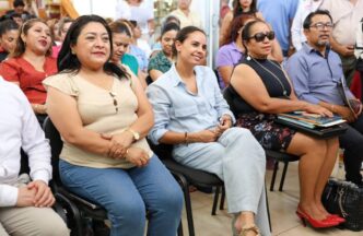 Proporciona Ana Paty Peralta herramientas a maestros de nivel básico