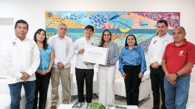 Reconoce Mara Lezama a Emanuel Rodríguez González por obtener primer lugar nacional en Lengua y Comunicación