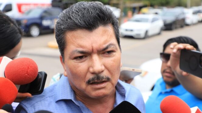 Reportan entrega de exjefe policial de Sinaloa a EEUU