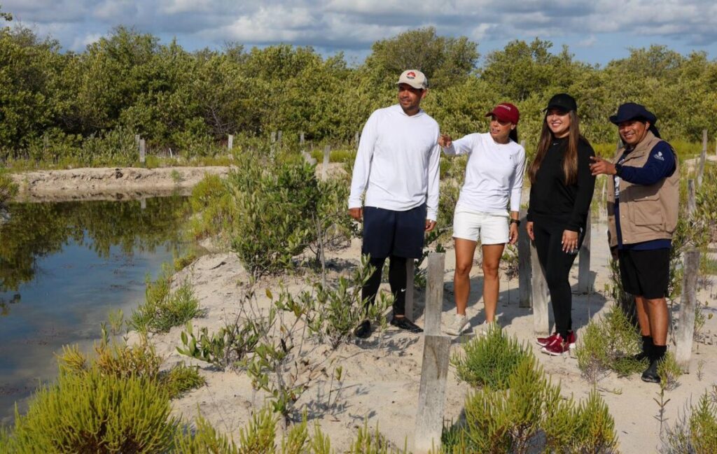 Une esfuerzos Ana Paty Peralta para conservación y protección de Manglares en Laguna Nichupté