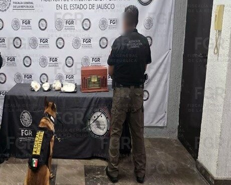 Aseguran cristal en paquetería