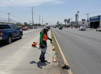Reparan baches y mejoran espacios en Monterrey
