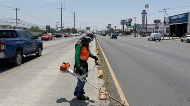 Reparan baches y mejoran espacios en Monterrey