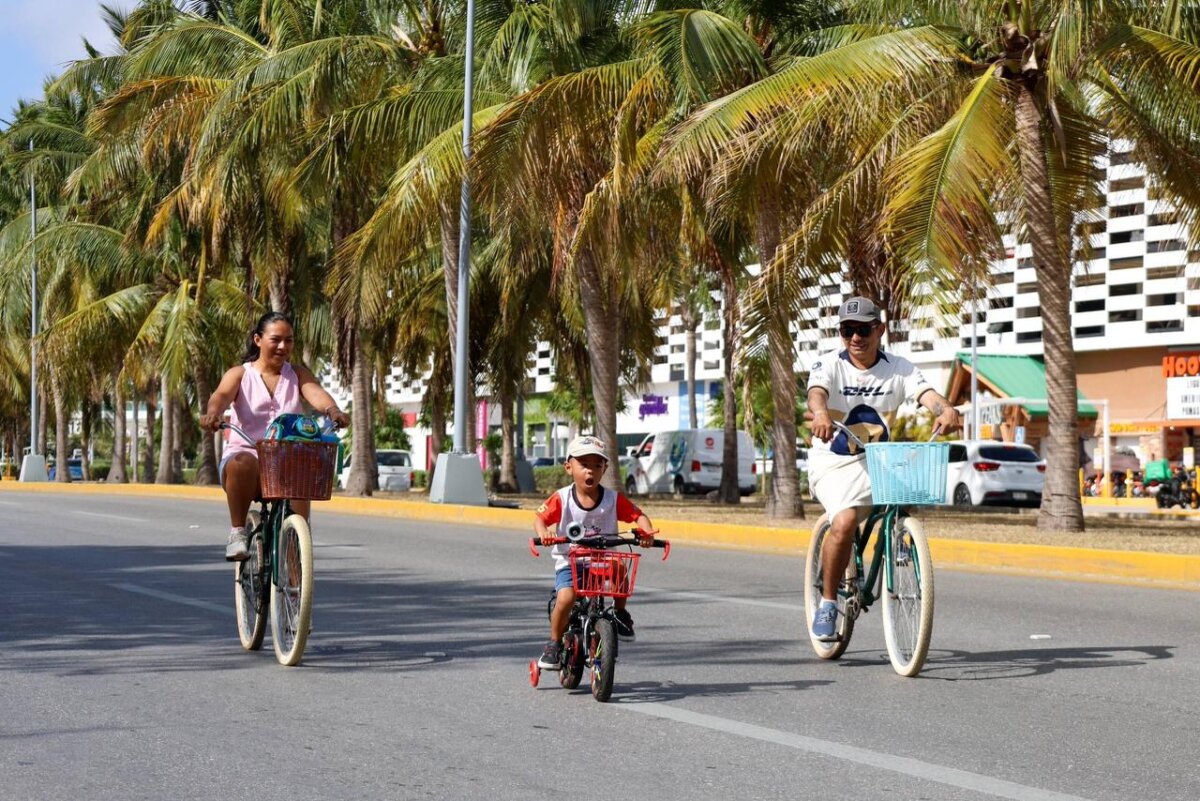 Celebra Paseo Cancunense a mamás con actividades recreativas