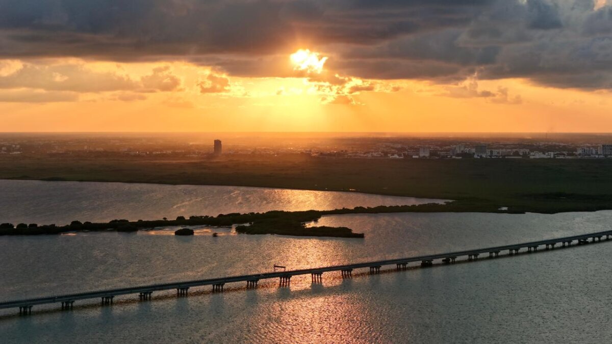 Destaca Ana Paty Peralta la conexión de Zona Hotelera con el corazón de Cancún a través del Puente Nichupté