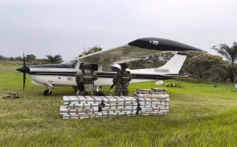 Decomisan avioneta con cocaína en Tabasco y aseguran hidrocarburo ilegal en Jalisco