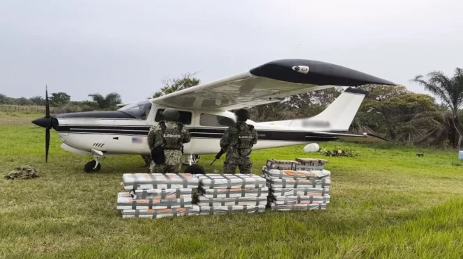 Decomisan avioneta con cocaína en Tabasco y aseguran hidrocarburo ilegal en Jalisco