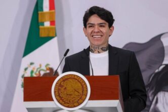 Junior H aparece en la mañanera