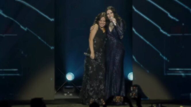 Laura Pausini sube al escenario a Camila Cabello