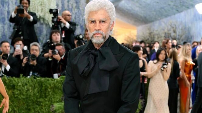 Bad Bunny impacta como anciano en Met Gala