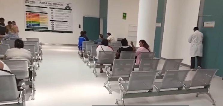 Por fuertes lluvias, reportan ingreso de agua en la entrada del hospital “O’ Horan” de Mérida