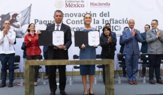 Presidenta Claudia Sheinbaum, empresas proveedoras y tiendas de autoservicio firman renovación del PACIC para mantener el precio de la canasta básica en 910 pesos