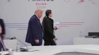Trump bromea sobre ser “el jefe” durante reunión de líderes en la cumbre del G7