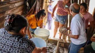 Capacitan a familias yucatecas en construcción de fogones