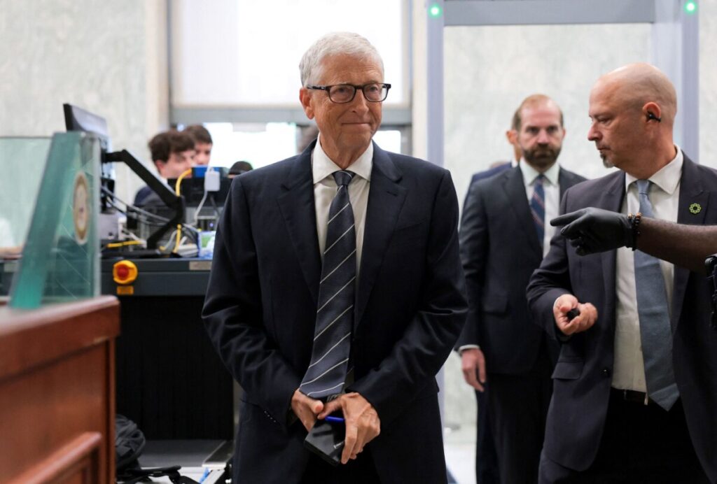 Bill Gates declara que Jeffrey Epstein intentó presionarlo con información sobre sus infidelidades